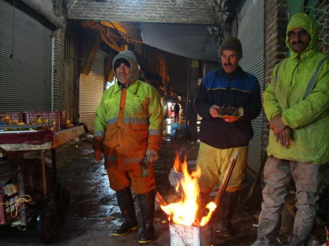 سرما - مردان زحمتکش - بازار